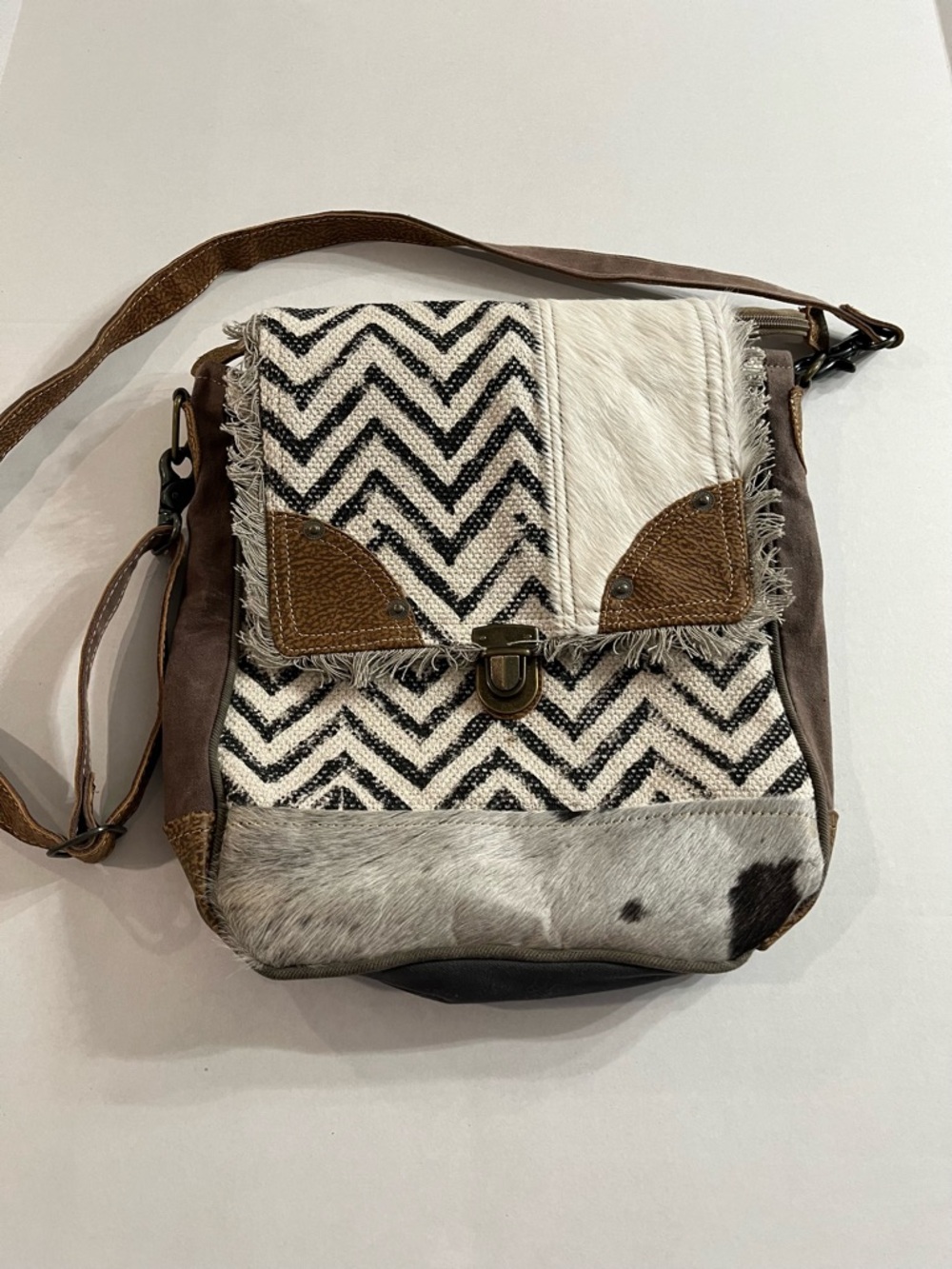 Myra Bag Rug Patches Design
Bag Handcrafted Cotton & Leather Southwestern Boho
